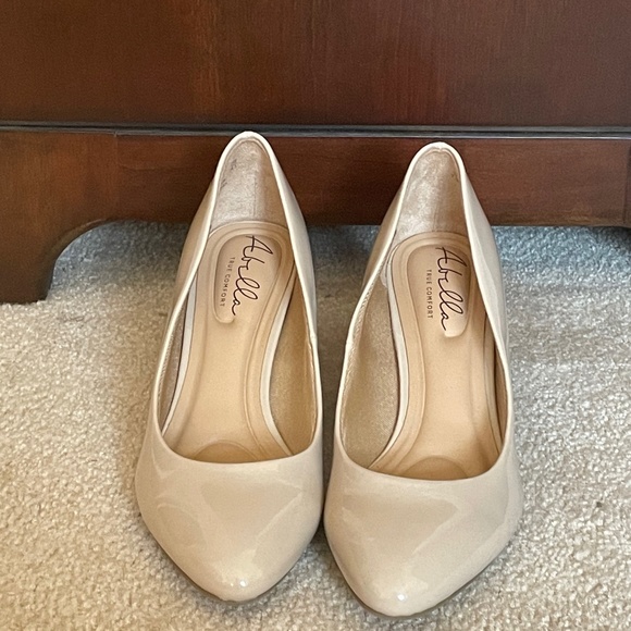 Shoes - Picture 1 of 4